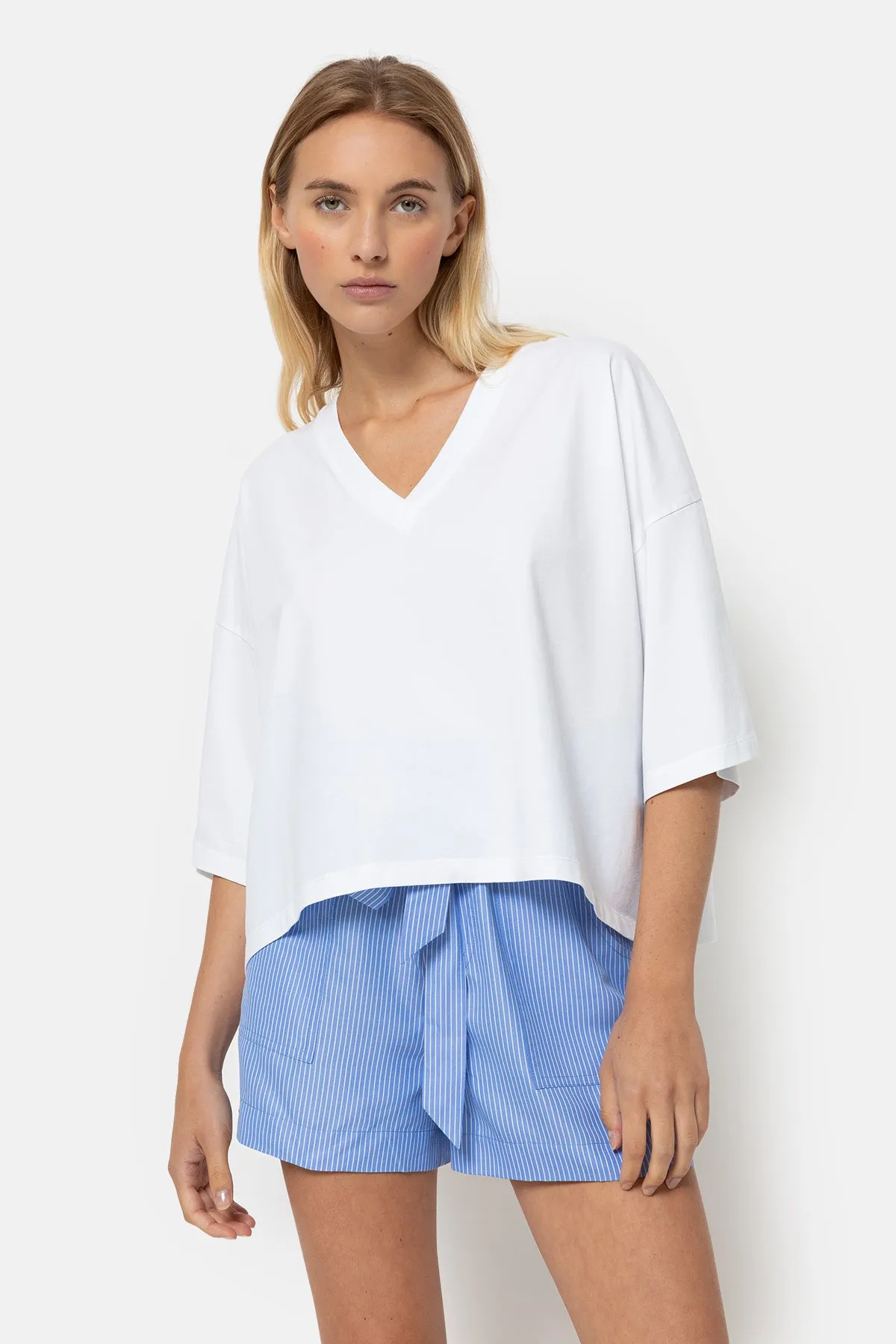 Lison Boxy T-Shirt w/ V Neck | White