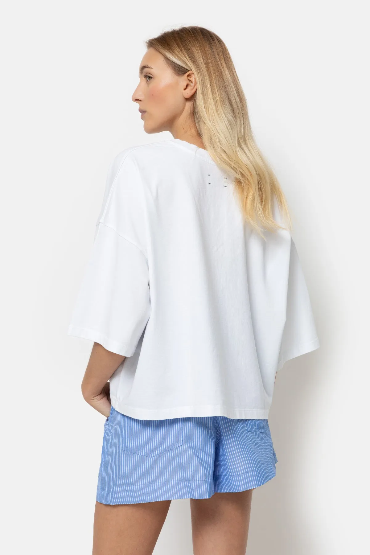 Lison Boxy T-Shirt w/ V Neck | White